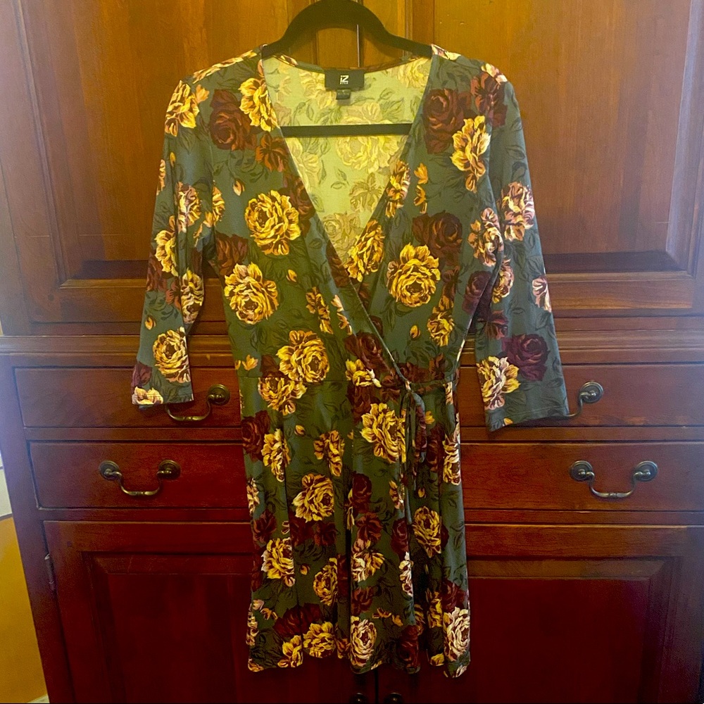 Floral v-neck dress